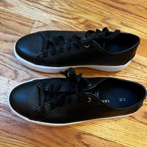 Cole haan size 9 B black leather looking shoes
